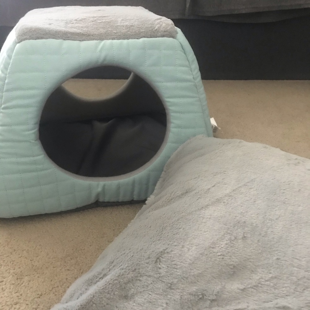 Blue/Gray cat bed from Boots & Barkley